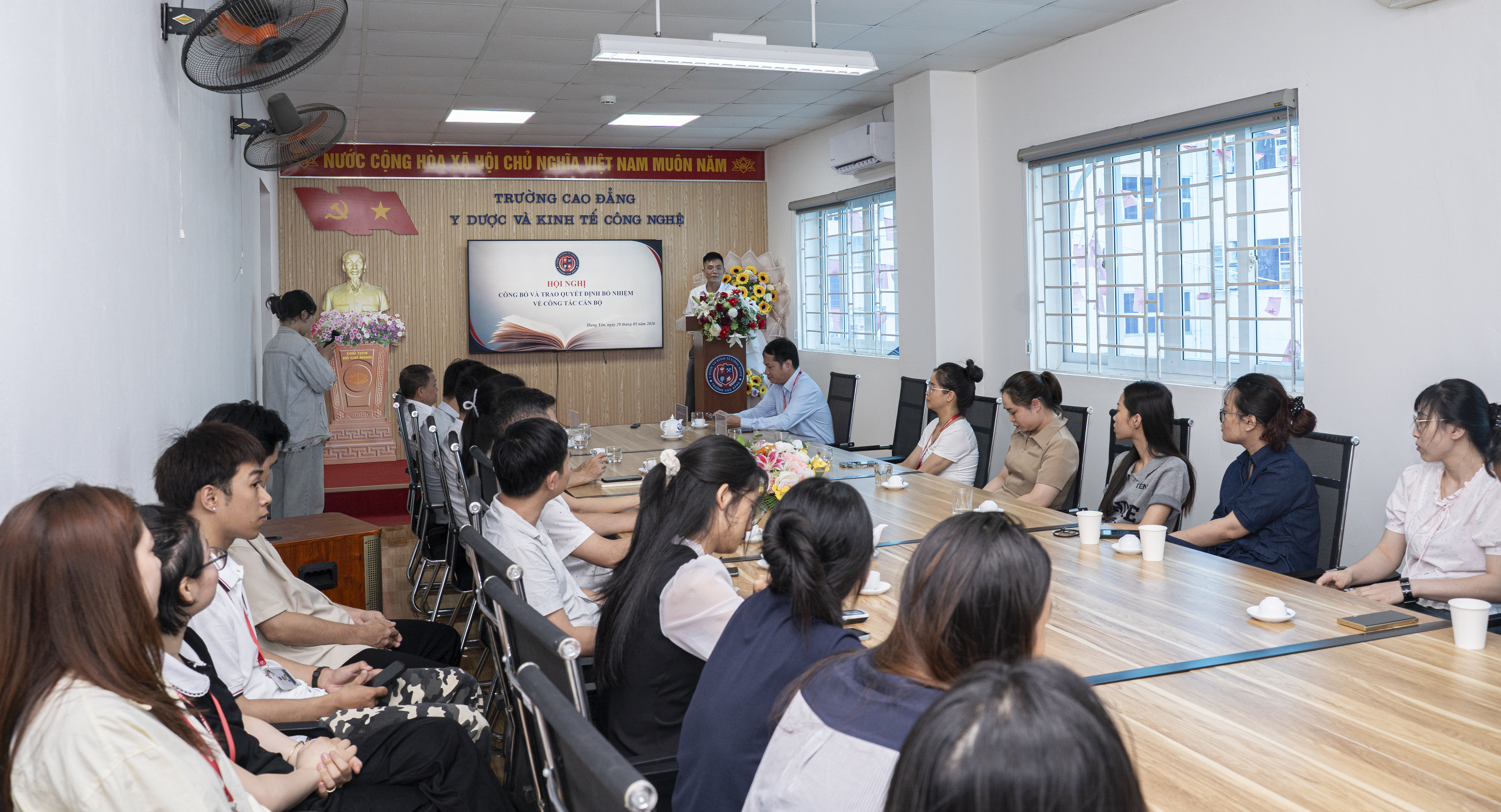 Lễ Công Bố Và Trao Quyết Định Bổ Nhiệm Cán Bộ Năm 2026 Tại Trường Cao Đẳng Y Dược Và Kinh Tế Công Nghệ