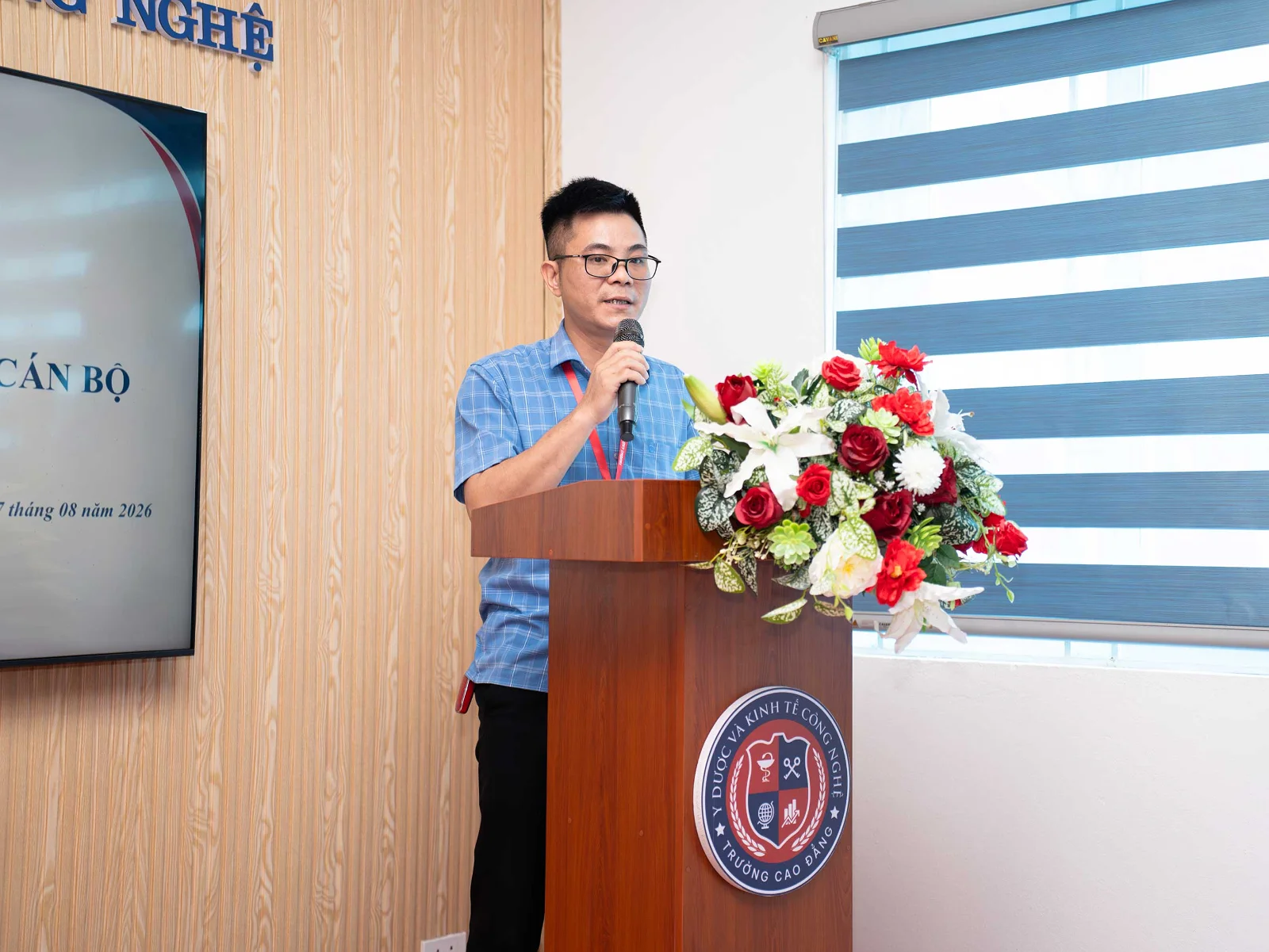TRƯỜNG CAO ĐẲNG Y DƯỢC VÀ KINH TẾ CÔNG NGHỆ TRAO QUYẾT ĐỊNH BỔ NHIỆM CÁN BỘ QUẢN LÝ CẤP PHÒNG