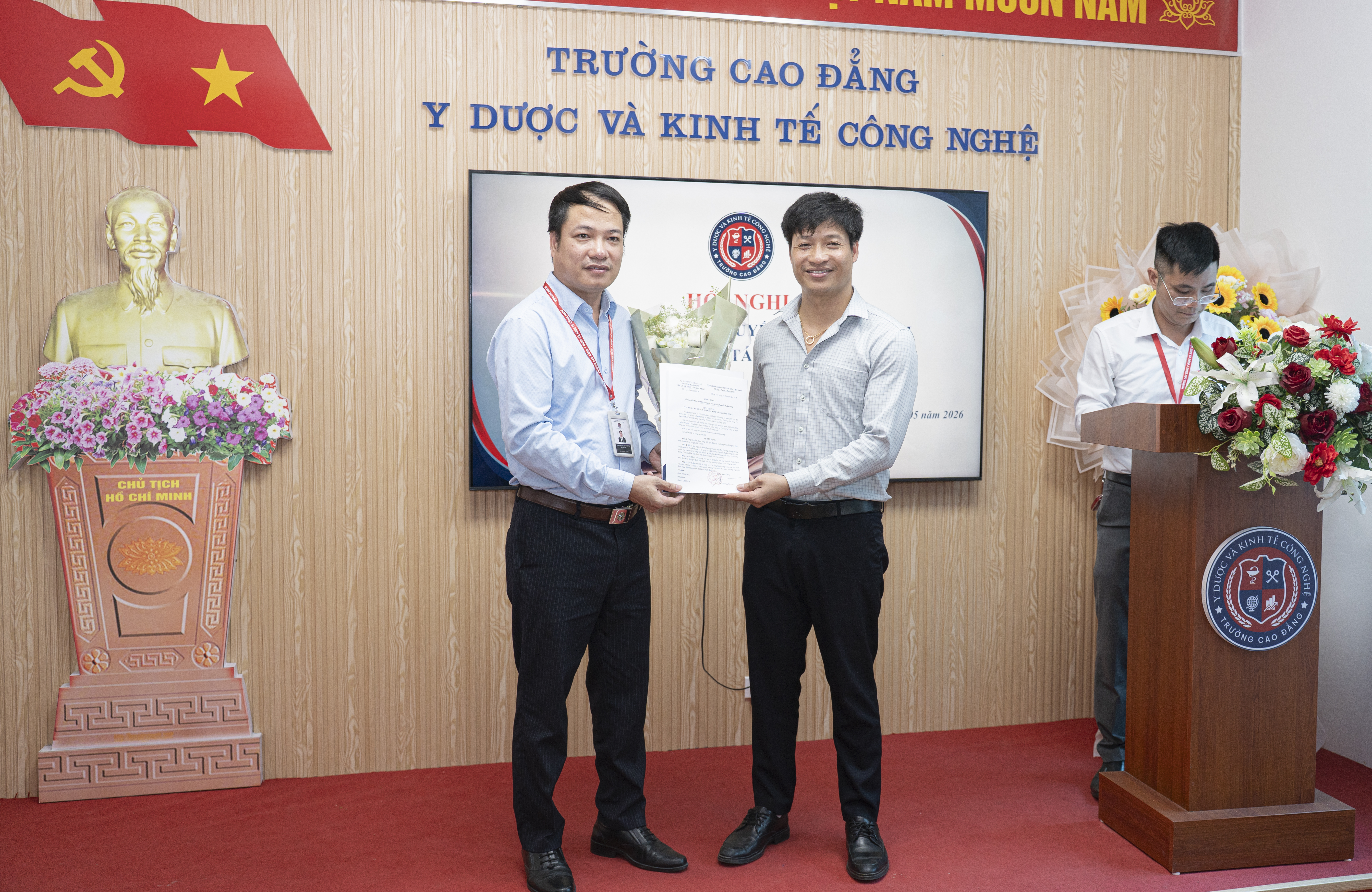 Lễ Công Bố Và Trao Quyết Định Bổ Nhiệm Cán Bộ Năm 2026 Tại Trường Cao Đẳng Y Dược Và Kinh Tế Công Nghệ