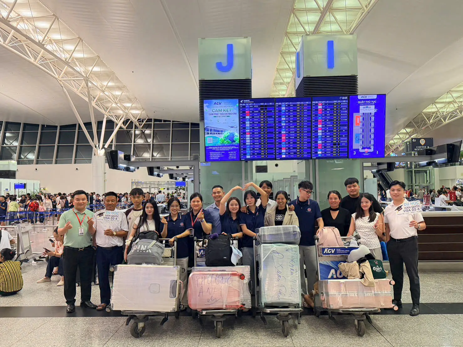 LỄ TIỄN CÁC EM HỌC SINH ĐI DU HỌC THEO CHƯƠNG TRÌNH DIỆN TRAO ĐỔI SINH VIÊN D2-6 SANG HÀN QUỐC