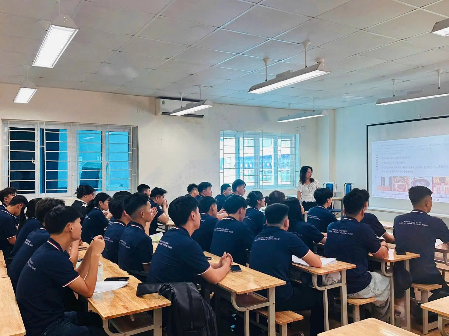 TÂN SINH VIÊN D2-6 NHẬP HỌC – KHỞI ĐẦU HÀNH TRÌNH TRAO ĐỔI SINH VIÊN VÀ DU HỌC HÀN QUỐC