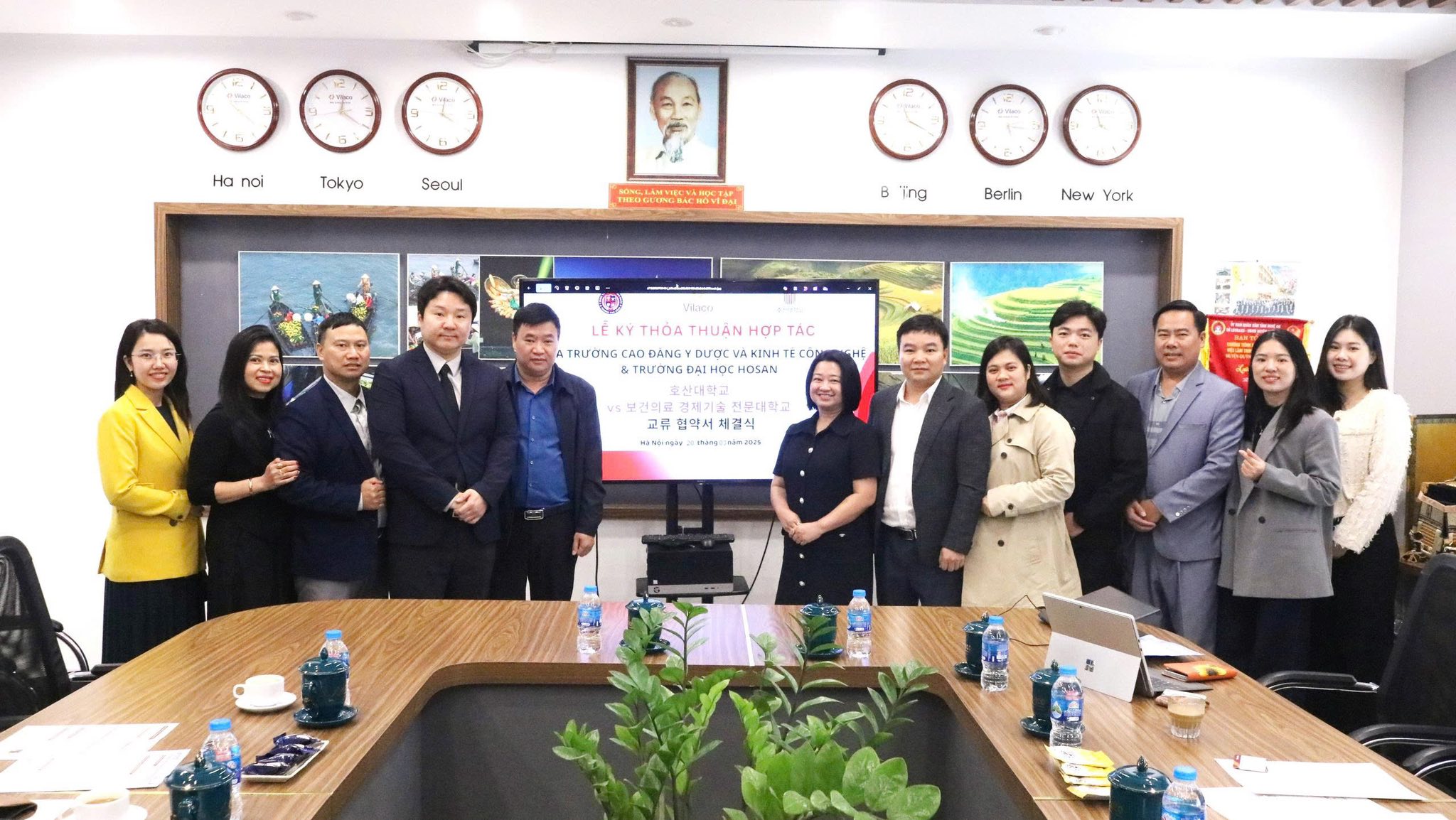 Lễ ký kết hợp tác về chương trình trao đổi sinh viên D2-6 với trường Đại Học Hosan