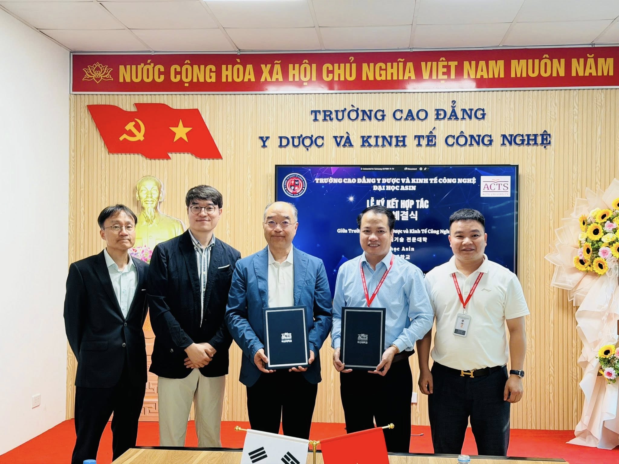 Lễ Ký kết hợp tác về chương trình trao đổi sinh viên D2-6 với trường Đại học Asin