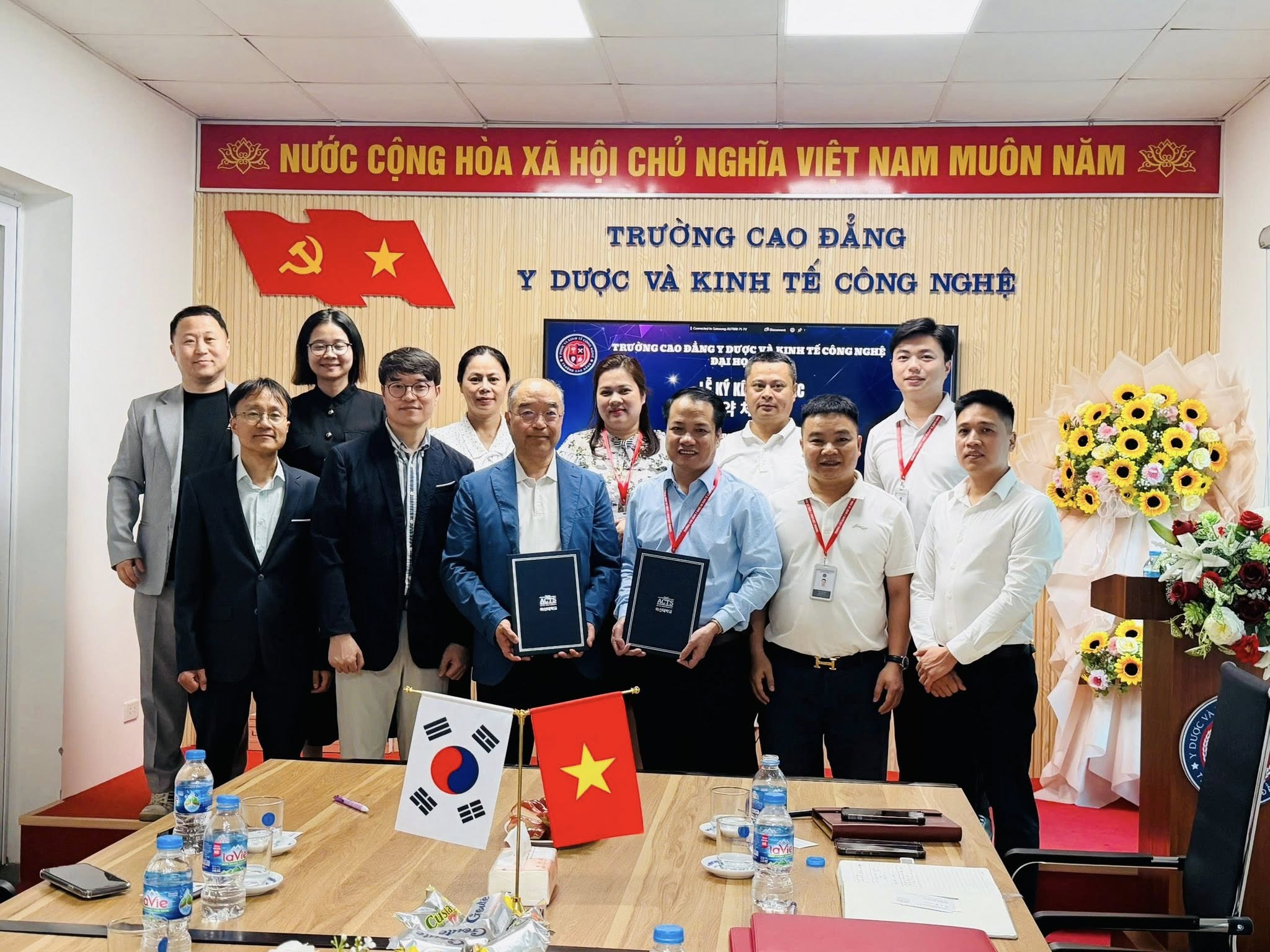 Lễ Ký kết hợp tác về chương trình trao đổi sinh viên D2-6 với trường Đại học Asin