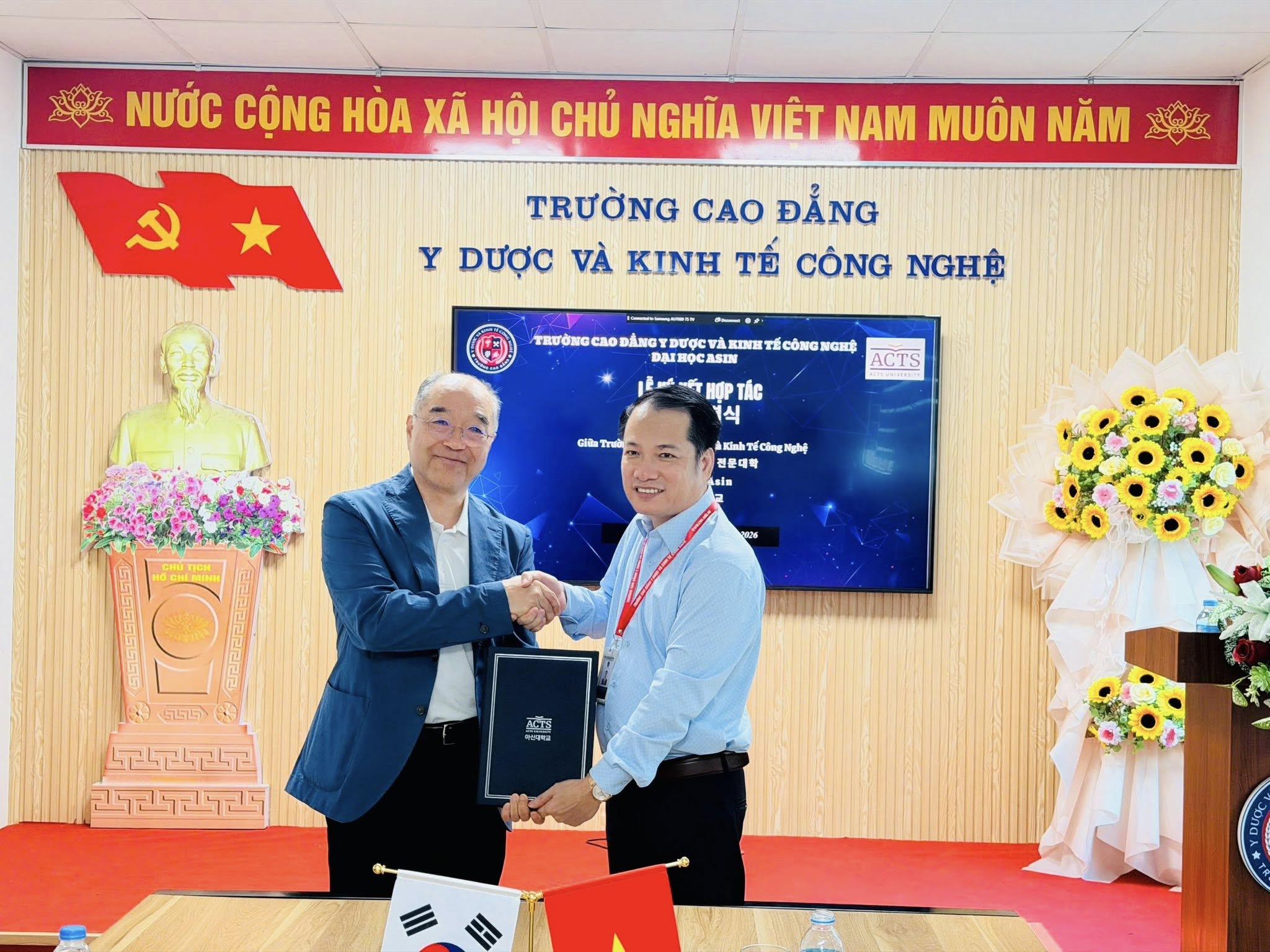 TRƯỜNG CAO ĐẲNG Y DƯỢC VÀ KINH TẾ CÔNG NGHỆ