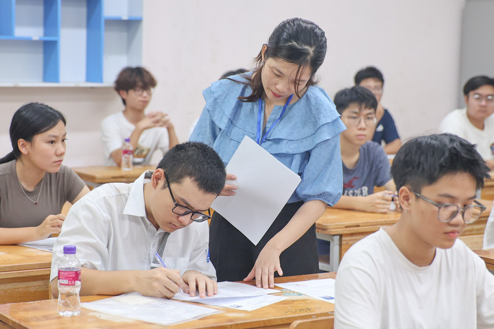 Hơn 1,2 triệu thí sinh cả nước bắt đầu làm bài thi tốt nghiệp THPTQG 2026