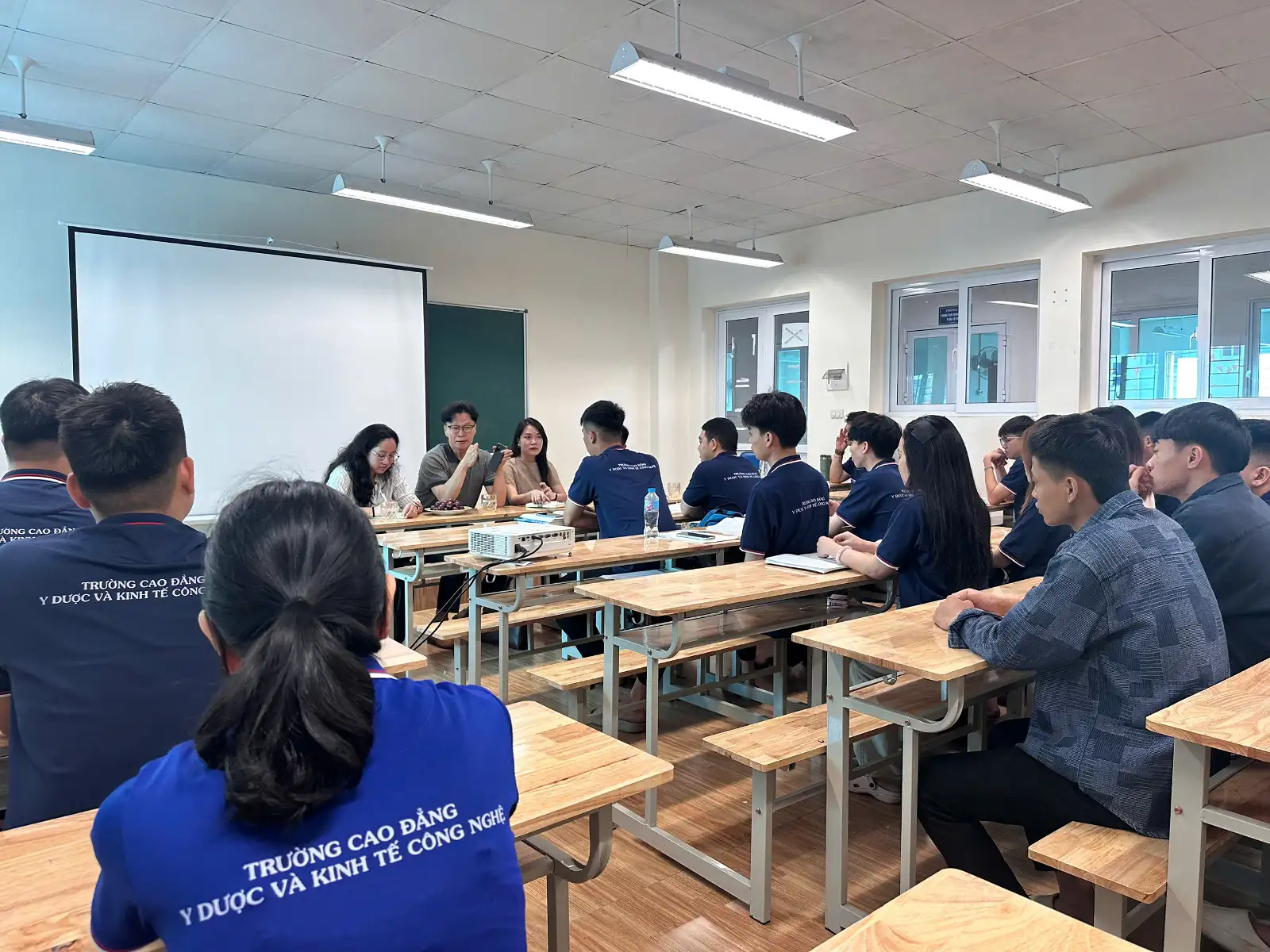 CMET TỔ CHỨC BUỔI GẶP GỠ VÀ PHỎNG VẤN TRỰC TIẾP GIỮA ĐẠI DIỆN TRƯỜNG HÀN QUỐC VÀ HỌC SINH DU HỌC DIỆN D2-6
